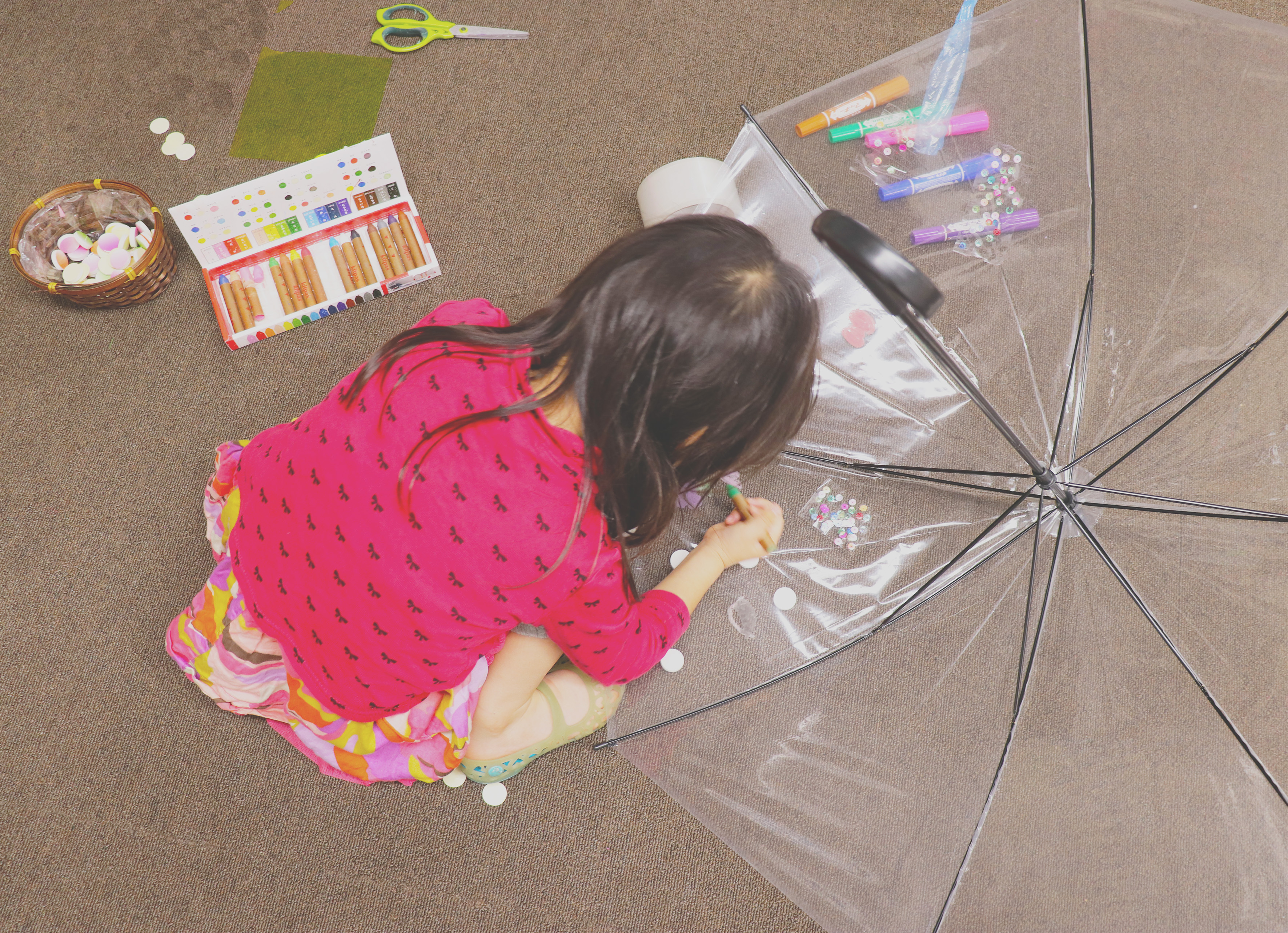 Motto教室 010 とうめい傘をキラキラデコレーション Npo法人こどもアート企画motto